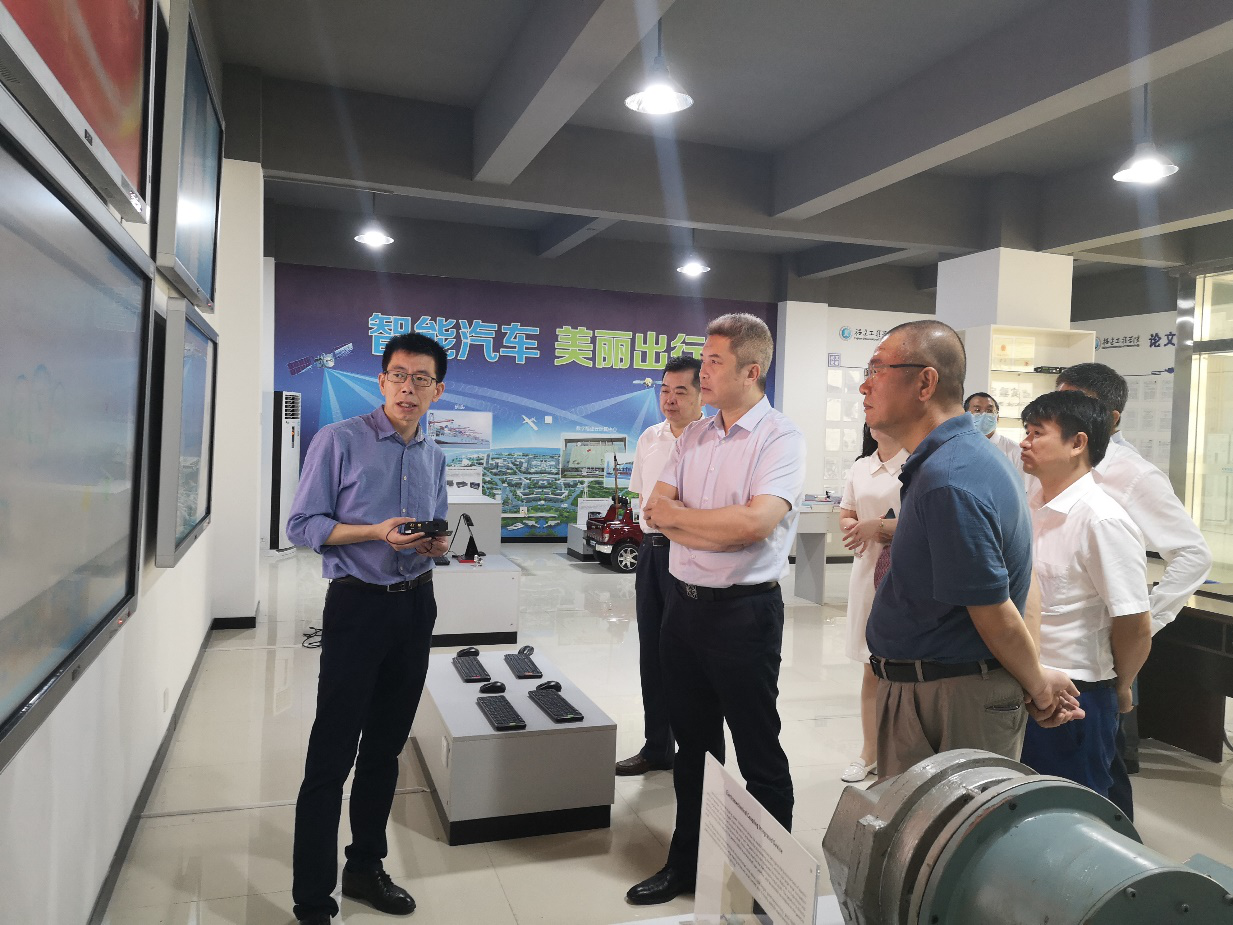福耀集团总裁叶舒一行来我校交流