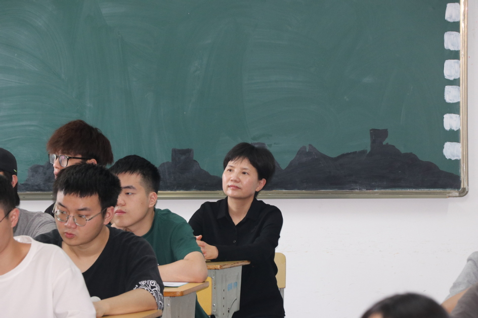 校党委副书记徐子青深入互联网经贸学院调研指导工作