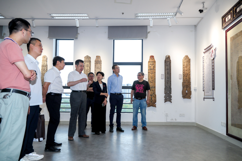 【喜迎二十大】福建工程学院举办“印象福工 献礼二十大”工艺大师进校园定向创作作品展暨“e设计·苍霞艺术创意中心”启用仪式