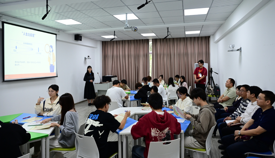 福建理工大学举办第三期主题班会“三化”建设工程展示活动